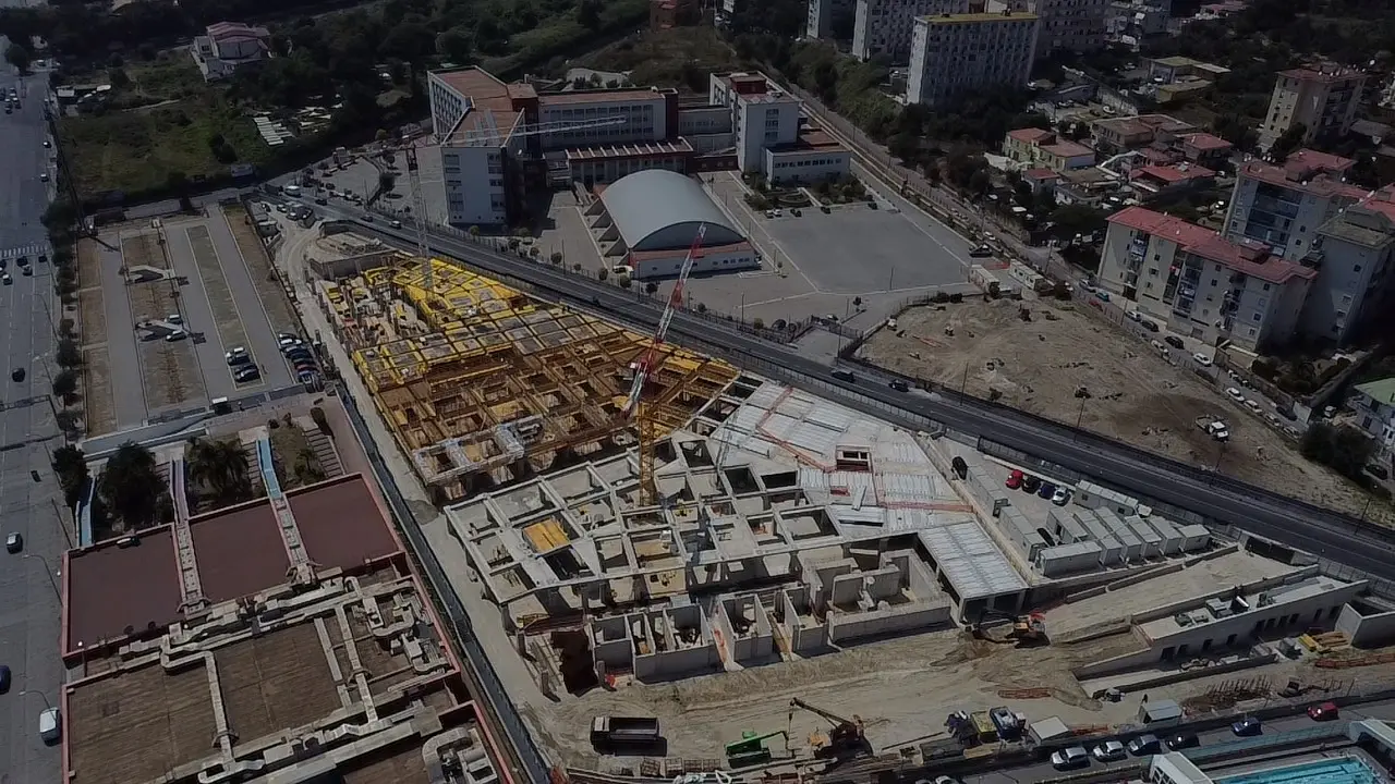Vista aerea di un cantiere Dolphin House